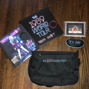 Taylor Swift 1989 World Tour VIP Set